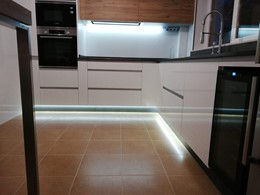 COCINA CON LED EN ZOCALO