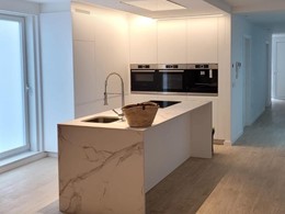 COCINA LACADA CON PORCELANICO AURA 1