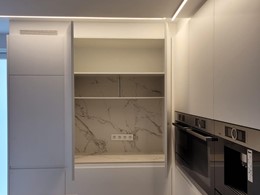 COCINA LACADA CON PORCELANICO AURA 2