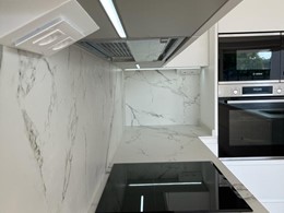 COCINA LACADA CON PORCELANICO AURA 4